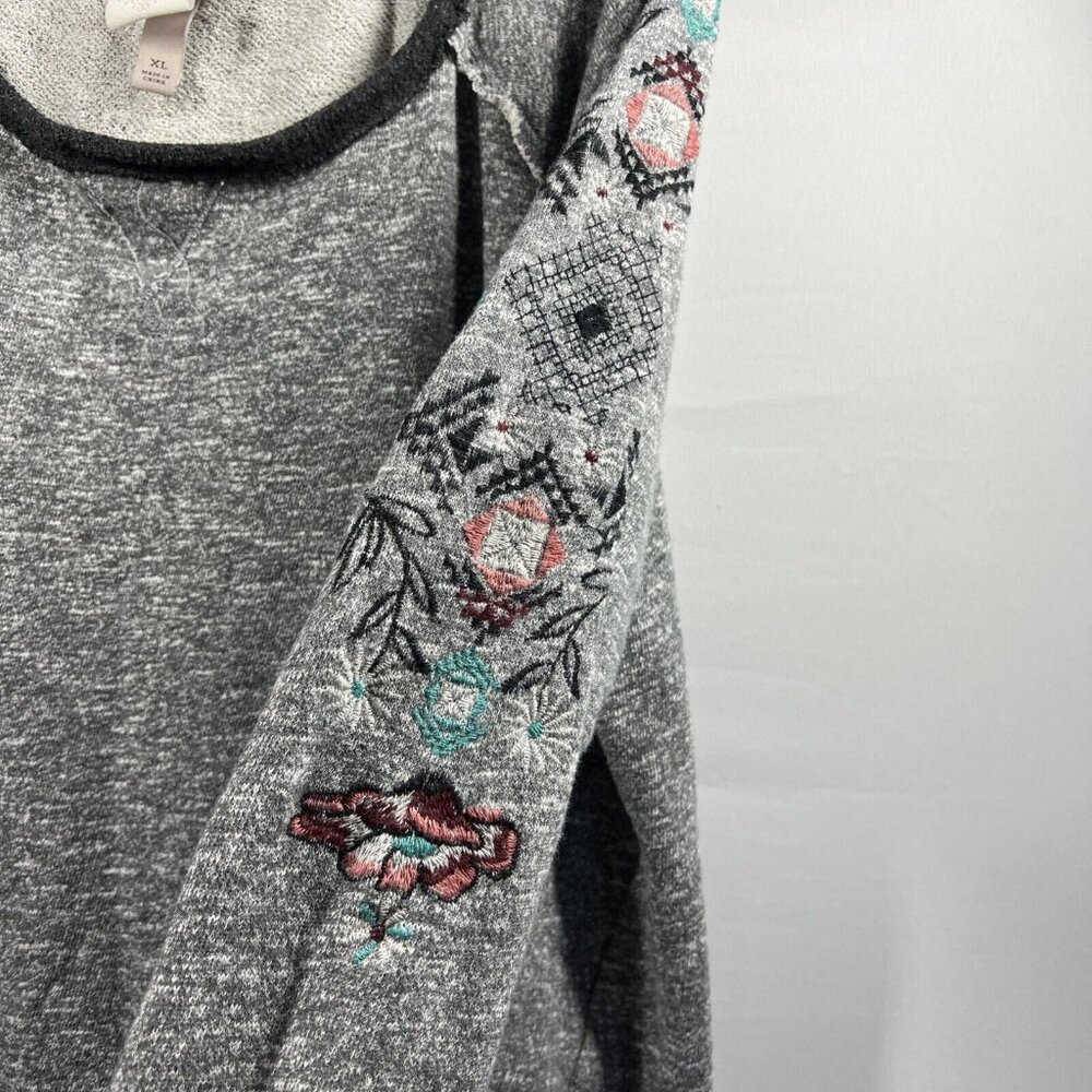 Knox Rose Women Top‎ XL Embroidered Floral Raw Edges Raglan Sleeve Pullover Gray - Picture 5 of 8